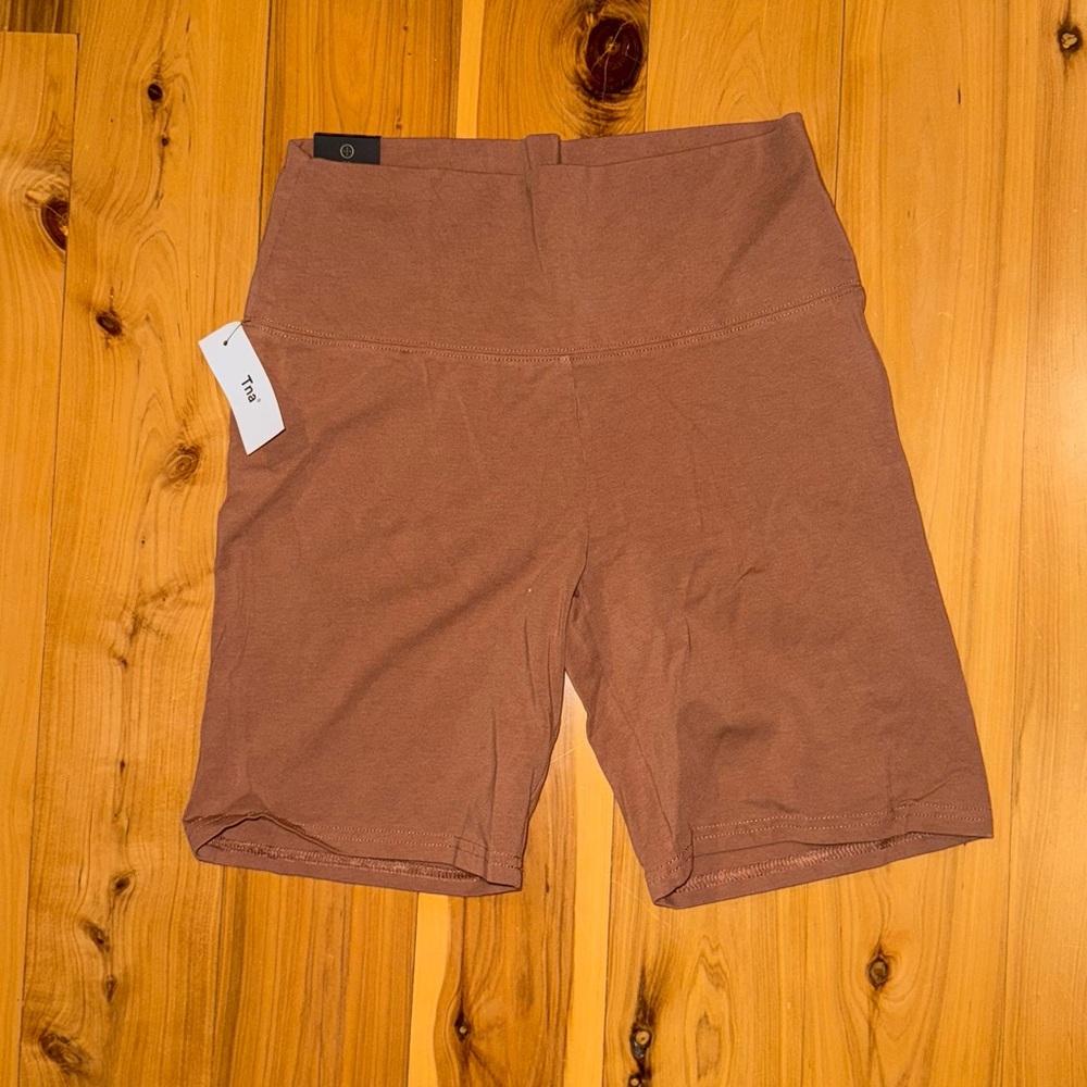 NWT Aritzia Women's Tan Biker Shorts